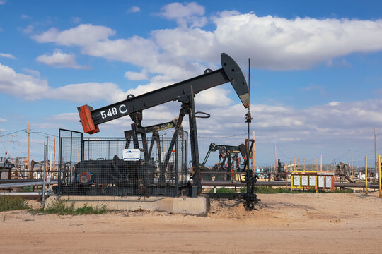 Taft, California - April, 2, 2023 : Old mechanical oil drilling rig, oil drilling is banned in California from 2024.