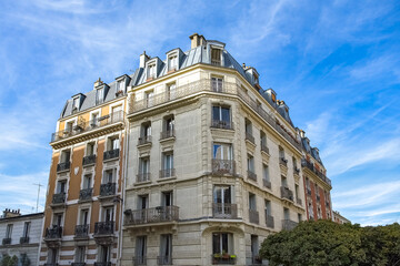 Fototapeta na wymiar Paris, houses and street, typical buildings in Montmartre 