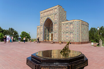 Ulugh Beg Observatory Madrasa. Main Entrance with sundial at foreground. Samarkand, Uzbekistan - obrazy, fototapety, plakaty