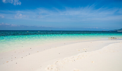 Fototapeta na wymiar White sand beach, blue sea water, sunny weather