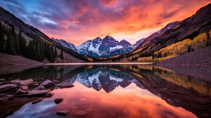 Zelfklevend Fotobehang Majestic Sunrise Over Maroon Bells Lake © Ян Заболотний