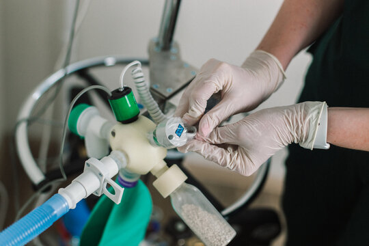 Preparation of equipment for xenon therapyMedical product. Cold treatment.