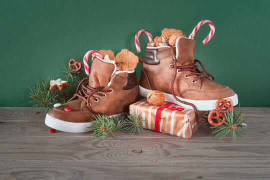 Saint Nicholas and the Clean Shoes-saigonsouth.com.vn