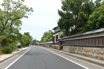 城下町らしいたたずまいを残す塩見縄手（島根県松江市）