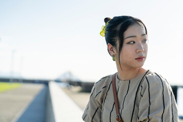 島を旅する女性