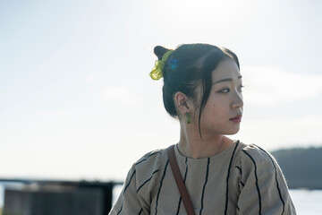島を旅する女性