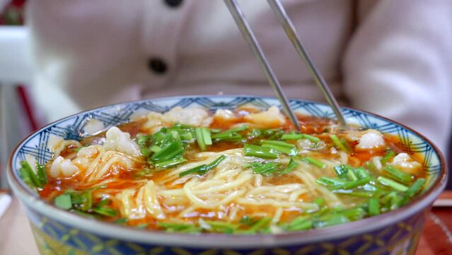 나가사키식 매운 일본 라멘 4k 30