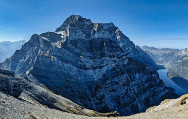 Autumn hike to the Vorder Glärnisch in the canton of Glarus. Below is the Klöntalersee and above...