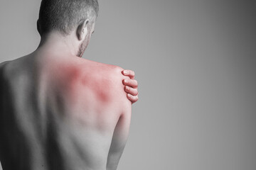 Men's upper back pain, shoulder red zone