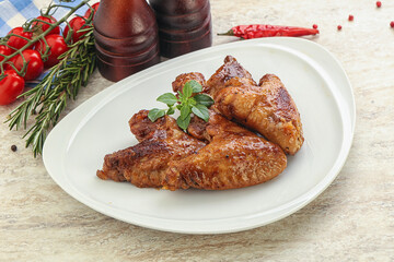 Roasted chicken wings with spicy sauce