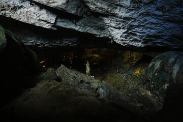 Sung Sot Cave or Surprise Cave in Ha Long Bay, Vietnam - ベトナム ハロン湾 スンソット洞窟