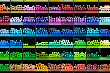 Retail display shelf of colorful marker pens - obrazy, fototapety, plakaty