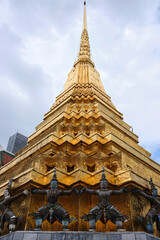 Fototapeta na wymiar temple city in Bangkok