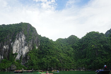 Ha Long Bay in Hanoi, Vietnam - ベトナム ハノイ ハロン湾