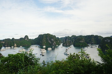 Ha Long Bay in Hanoi, Vietnam - ベトナム ハノイ ハロン湾