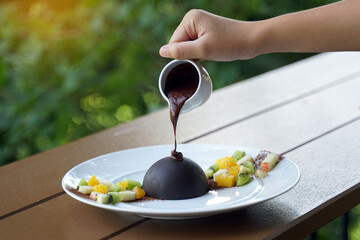 Chocolate dome by covering cookies. Fruit and ice cream of your choice. How to eat: Put warm...