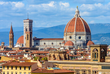 Fototapeta na wymiar Florence cathedral (Duomo) over city center, Italy