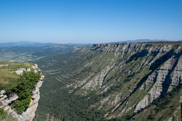 Naklejka premium Paisaje montañoso