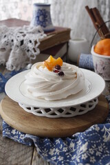 Meringue cake with tangerines