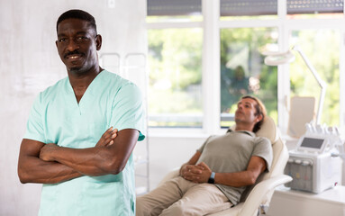 Obraz premium Doctor diligently records and provides recommendations for procedures near cosmetic chair.