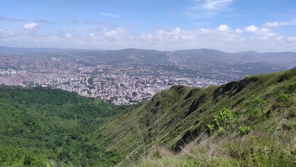 Monta&ntilde;as verdes