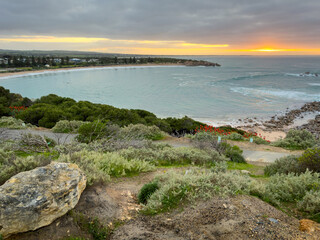 Fototapeta na wymiar Sunrise on beautiful Horseshoe Bay in Port Elliot on the Fleurieu Peninsula, South Australia