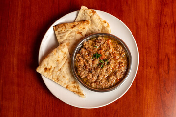 Fava beans, onions, garlic, tomatoes and pita bread