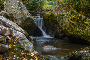 Naklejka na ściany i meble Autumn along the mountain creek