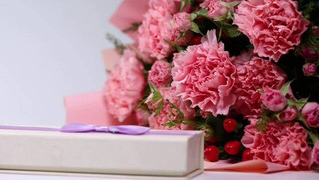 Flowers and gifts for mothers on Mother's Day