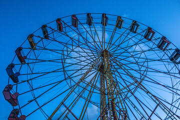 Ferris wheel under the bleu sly