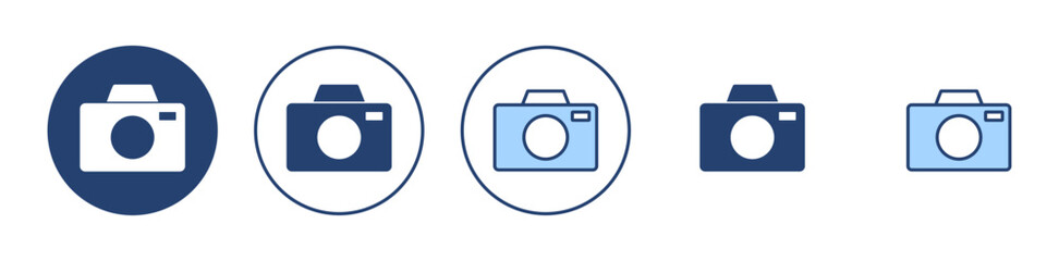 Camera icon vector. photo camera sign and symbol. photography icon.