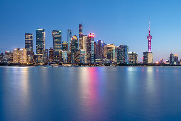 Fototapeta na wymiar View of Shanghai's skyline panoramic cityscape at night