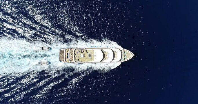Aerial top view for a safari boat in the middle of the Red Sea in eye bird angle