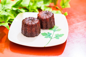 カヌレ・ド・ボルドー は フランス の 洋菓子 で 略称 は カヌレ 【 スイーツ の イメージ 】