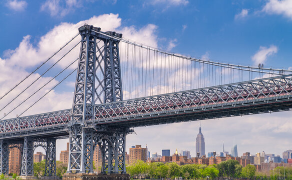 Manhattan Bridge in New York City © jovannig