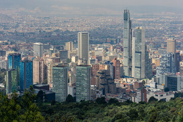 Fototapeta na wymiar Vista panorámica des del mirador de Monserrate, de la ciudad de Bogotá, capital de Colombia, en suramérica 