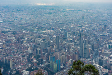 Vista panorámica des del mirador de Monserrate, de la ciudad de Bogotá, capital de Colombia, en...