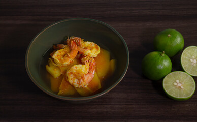 Papaya Shrimp Soup It is a traditional food of people in rural areas in the southern part of Thailand