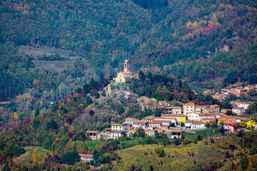 Fototapeta na wymiar Foliage a Santa Margherita di Staffora in Oltrepo pavese (PV)