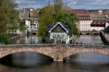 Brücke in Straßburg im Frühling