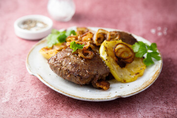 Roasted liver with apple and onion