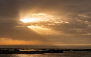 Fototapeta na wymiar Sunset over the ocean at Rhosneigr, Isle of Anglesey