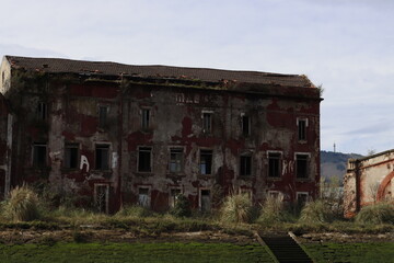 Fototapeta na wymiar Abandoned factory in the estuary of Bilbao
