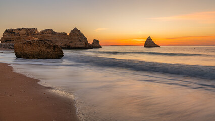 Fototapeta premium amazing sunrise at the beach dona ana algarve portugal near lagos
