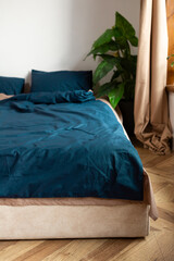 two-color bed linen for the bed dark green and brown