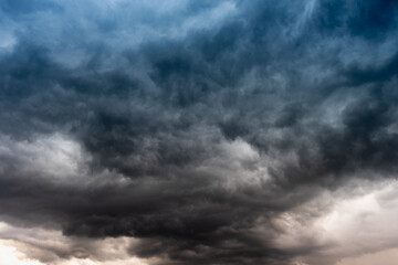 Fototapeta na wymiar Dark cloudy sky before thunderstorm