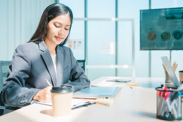 Illustrate the elevation of businesses through strategic planning at an organizational seminar.