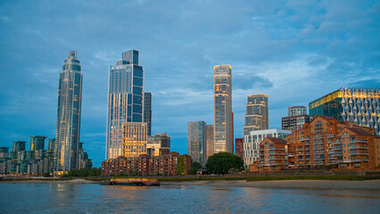 Fototapeta na wymiar Cityscape of London from a floating boat at evening, United Kingdom