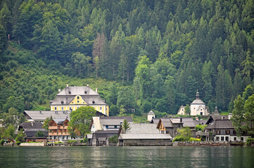 Fototapeta na wymiar Hallstatt village lakeside Hallstatter lake in Austria
