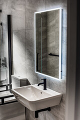 Modern and Stylish Bathroom 